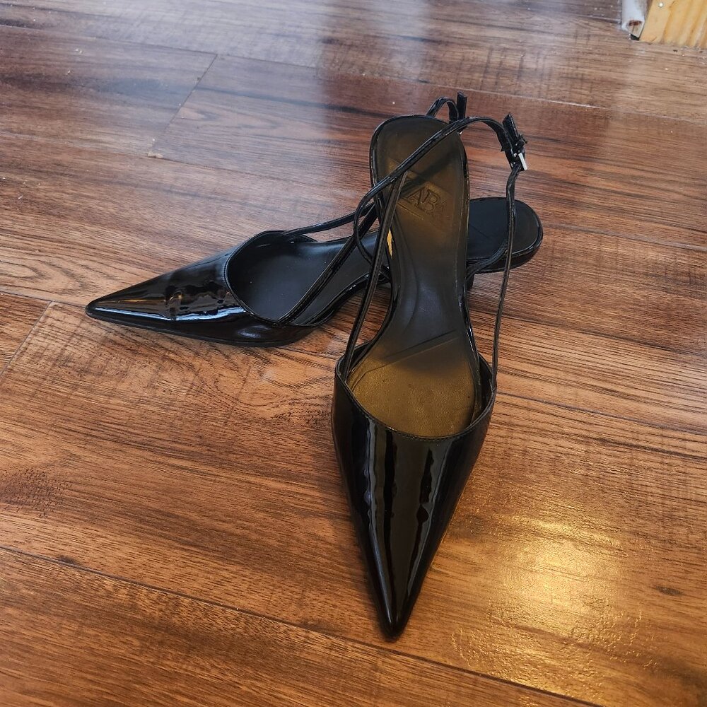Zara  black slingback shoes with kitten heel. - Picture 3 of 6
